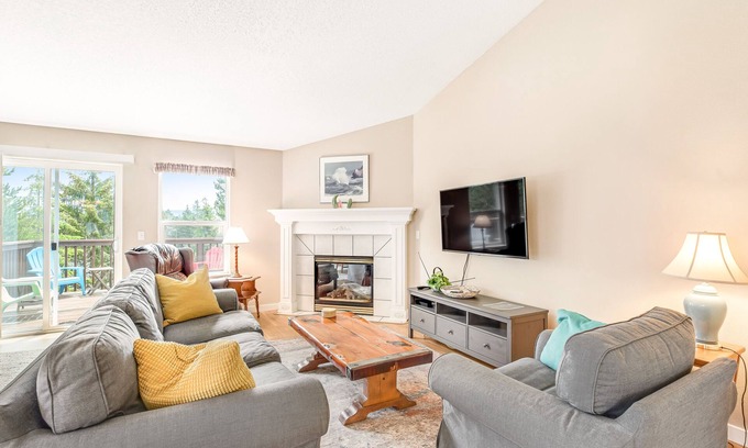 Nehalem House | Dog friendly house w/spacious deck, gas grill, near Manzanita and the ocean