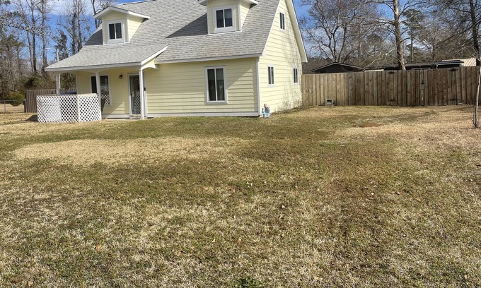 Leland House | Dog Friendly - Located Near Downtown Wilmington and Multiple Beaches!