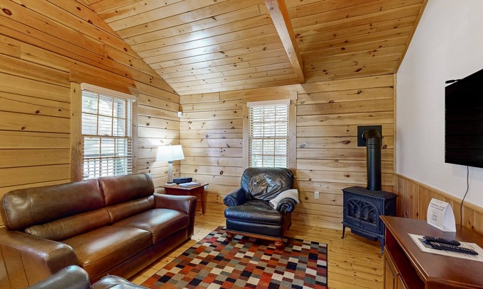 Northport Cabin | Dog-friendly nature lovers retreat with fireplace, WiFi, AC & playground