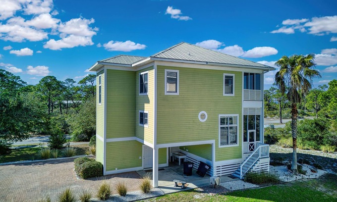 Sea Palm Village House | Dog-Friendly, Resort Pool, Free Beach Gear, 2-min Walk To Beach!
