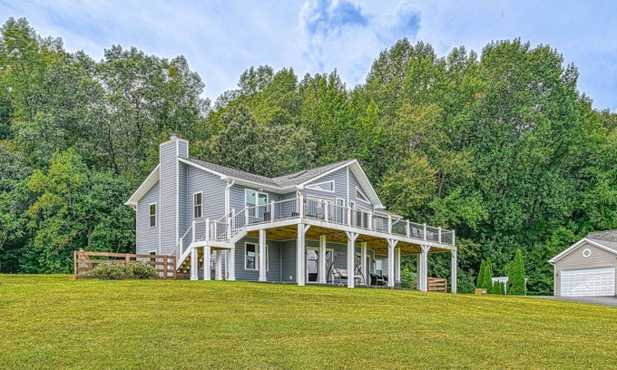 Mineral House | Dog-Friendly Retreat W/Lake Views, Large Deck, Game Room, & High-Speed WiFi