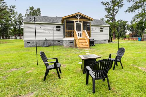 Russellville House | Dog Friendly, Screened Porch St Stephen Retreat!