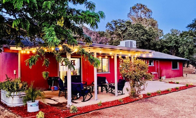 Coarsegold House | Dog Friendly/Sleeps 12/Yosemite Elements