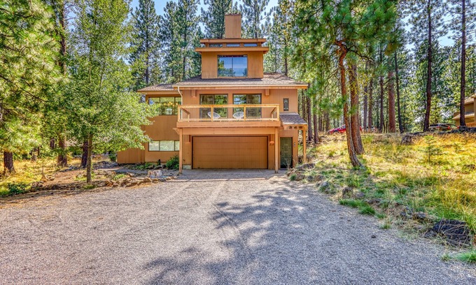 Black Butte Ranch House | Dog-friendly home with grill, deck, firepit, balcony, & mountain view