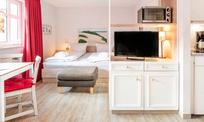 Juist Apartment | Dog-friendly vacation apartment ideal for couples, with swimming pool and sauna.