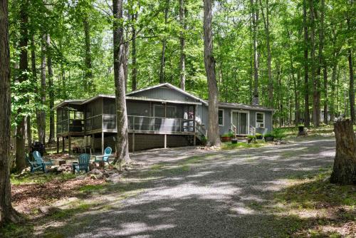 Great Cacapon Ski Chalet | Dog-Friendly w Hot Tub, Fire Pit & River Access