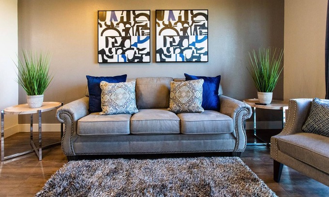 Knox - Henderson Apartment | Dog Friendly|Walk to Trader Joe's|Fast Wi-Fi