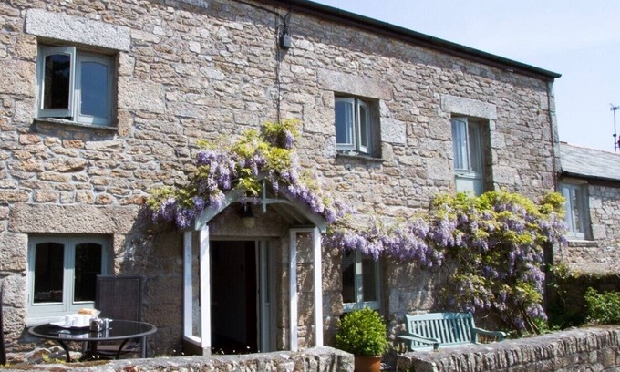 Helford Passage Cottage | Dog Friendly with parking, EV charger and a living/cinema room with log burner