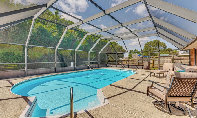 Gulf Breeze House | Dogs Welcome, 1 Mi to Zoo: Gulf Breeze Retreat!