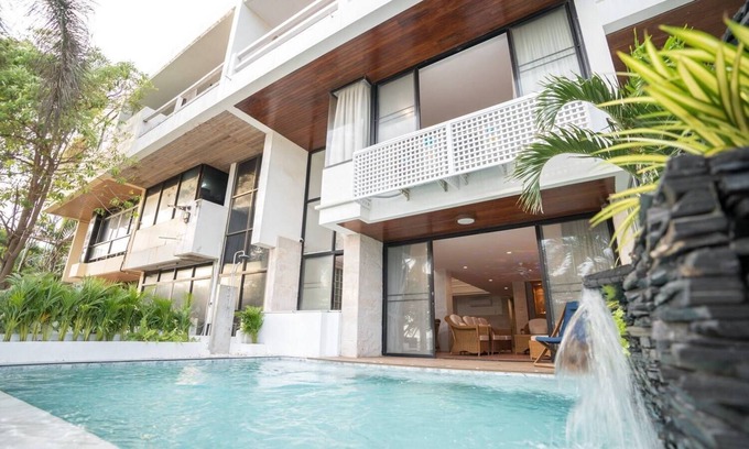 Jomtien Villa | Dojo pool villa beach front and sea view