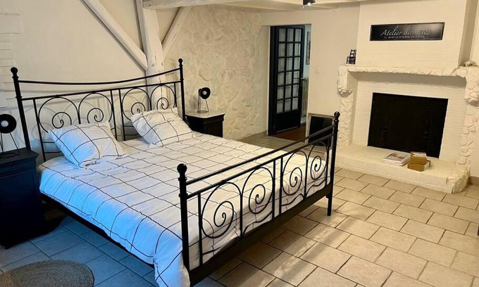 Dole Apartment | DOLE : L ATELIER DES RÊVES