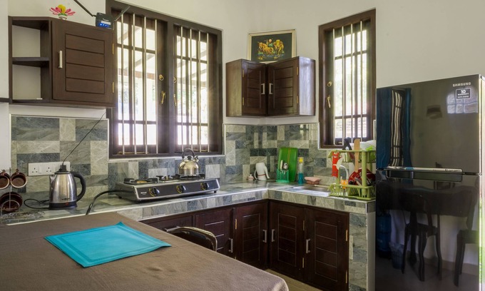 Hikkaduwa Bed & Breakfast | Dollyz Home