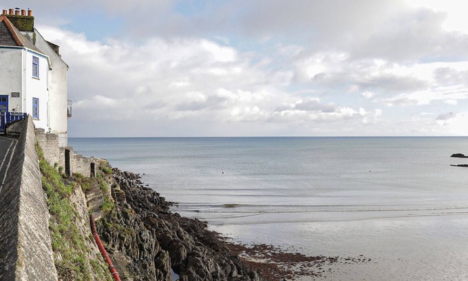 Portmellon House | Dolphin Cottage, Portmellon, waterside seaviews