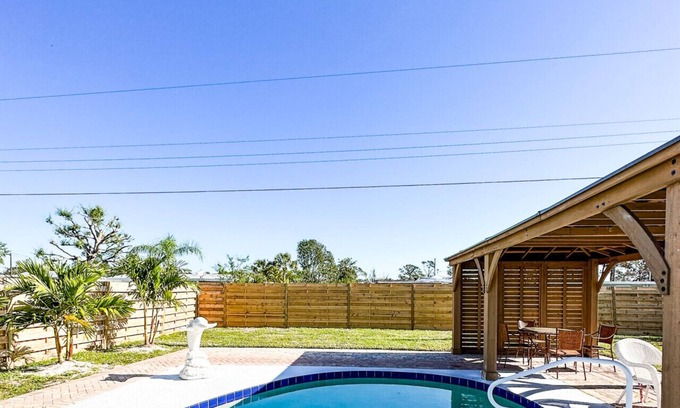 Grove City House | Dolphin Inn near Englewood Beach
