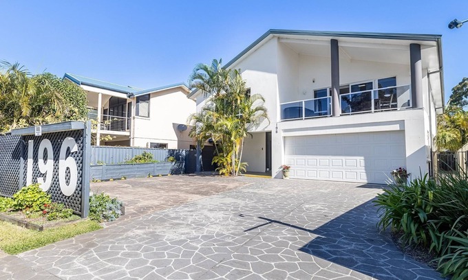 Salamander Bay House | Dolphin Lagoon, 196 Soldiers Pt Rd - Luxury Escape