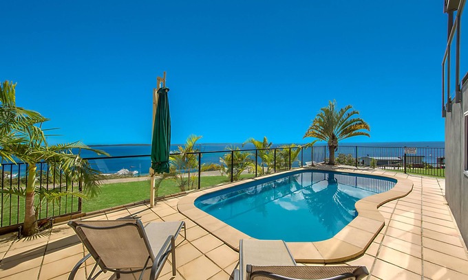 Brisbane Waterfront Apartment | Dolphin view Apartments