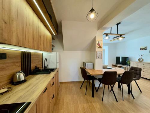 Velky Slavkov Apartment | Domček pod lesom