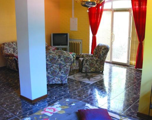 Zapadnyy okrug Hotel | Dom na Naberezhnoy 202