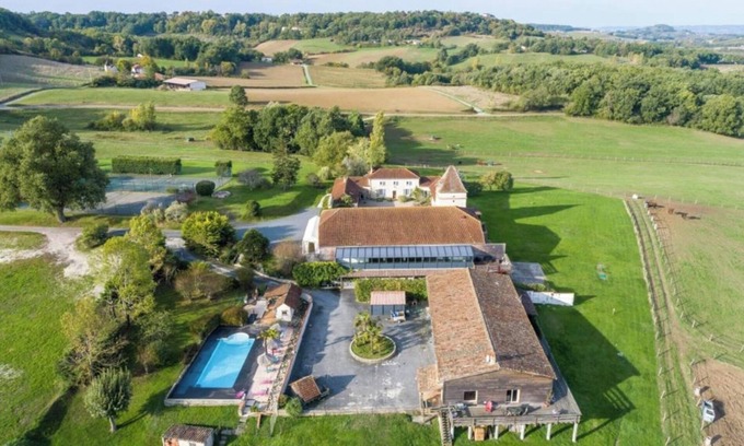 Sainte-Colombe-de-Villeneuve Cottage | Domaine de Villot - Gîte La Ferme