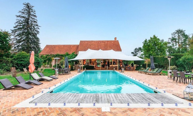 Villeherviers House | Domain in small town