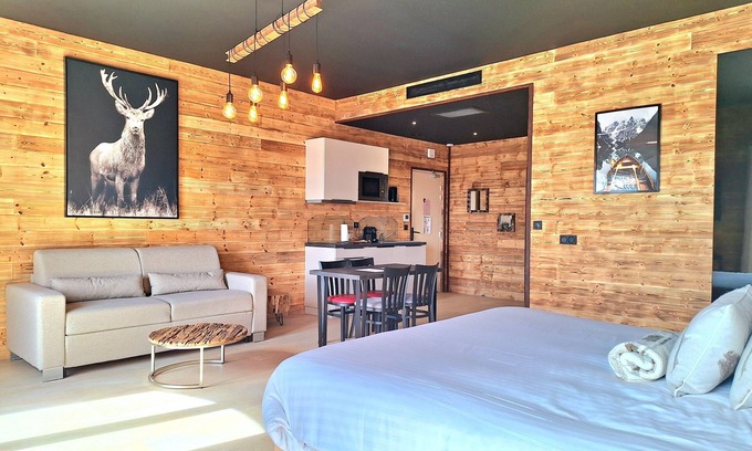 Sainte-Tulle Apartment | Domaine de la Mautanne