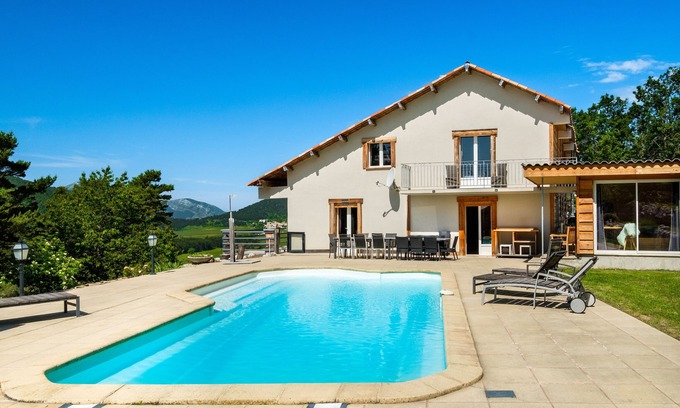 Caille House | Domaine de la plaine with Pool & Garden
