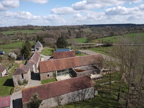 La Fresnaye-au-Sauvage Bed & Breakfast | Domaine Des Tours Vauquelin
