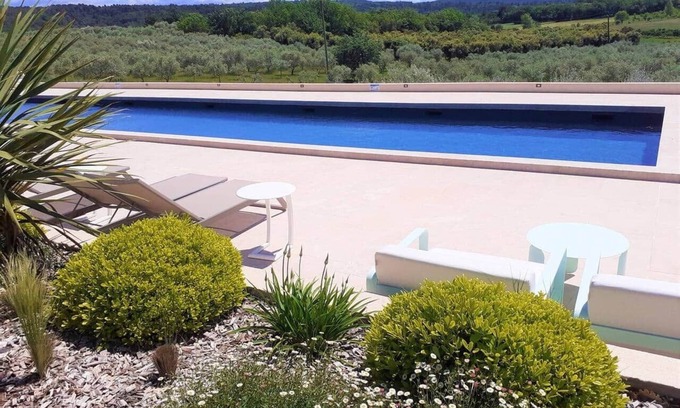 La Bastide-des-Jourdans Apartment | Domaine les Hauts de Riganel Gîte le Mirail