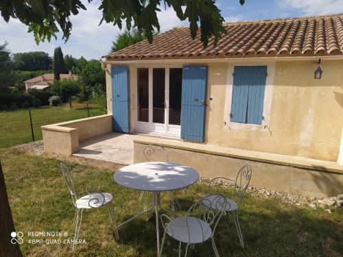 Chamaret Apartment | Domaine Guiton Cerise noire