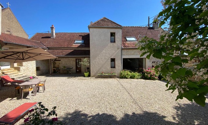 Villaines-les-Prevotes House | Domaine Les Hauts Prés