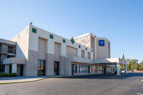Sandston Hotel | Dominion Inn and Suites