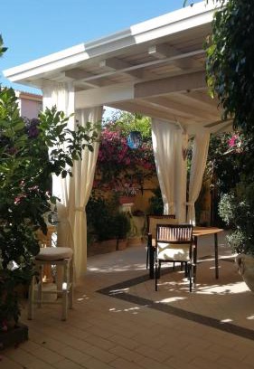 Piscinas Bed & Breakfast | Domos Le Due Tuie
