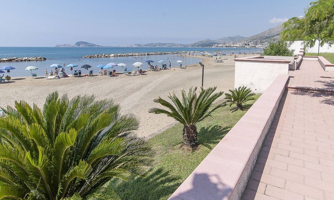 Formia Apartment | Domus Hormiae luxury beach apartment Giada