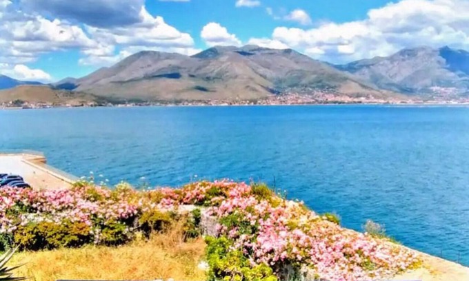 Gaeta Apartment | Domus Vittorio double room with balcony and sea view