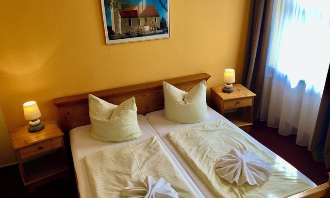 Rheinsberg Apartment | 'Doppelzimmer 5' with Wi-Fi
