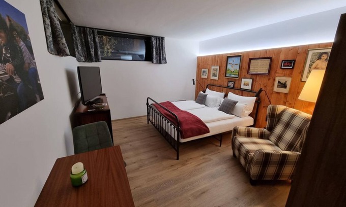 Villach Apartment | Doppelzimmer, Bad, WC, Straßenseitig - City Appartements Villach