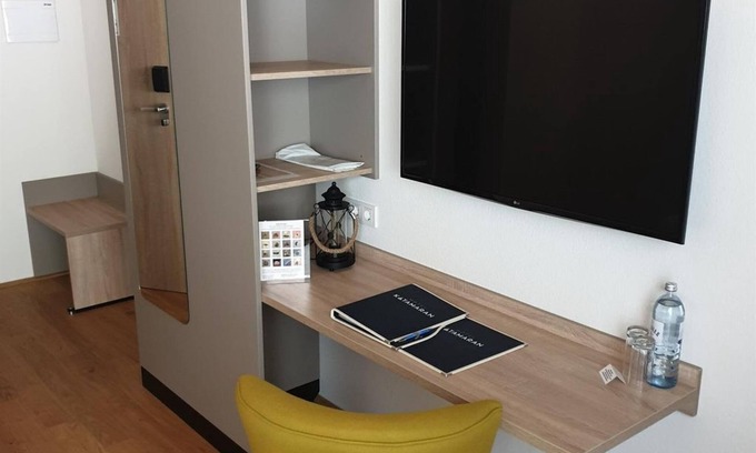 Rust House | Doppelzimmer Seeseite, Dusche, WC - Hotel Katamaran