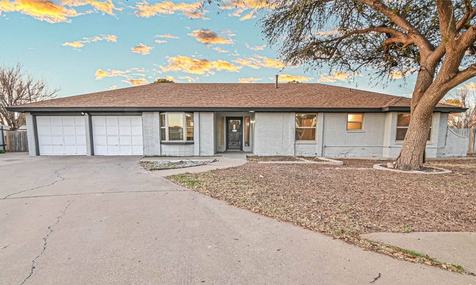 Wydewood Estates House | Dora Place