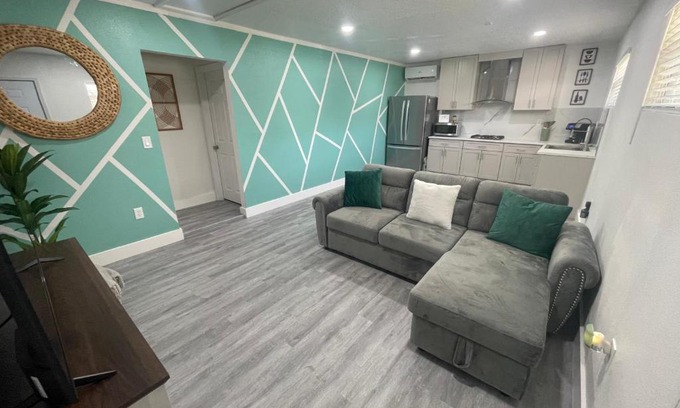 Mount Dora Apartment | Dora's Haven Getaway-Cozy 1Bedroom with Boat or Camper Parking- Free