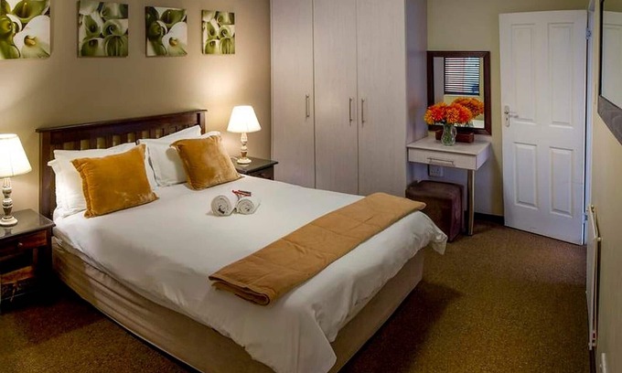 Humewood Bed & Breakfast | Double Bed and Sleeper Couch, Luxury Room, business travel, near Port Elizabeth