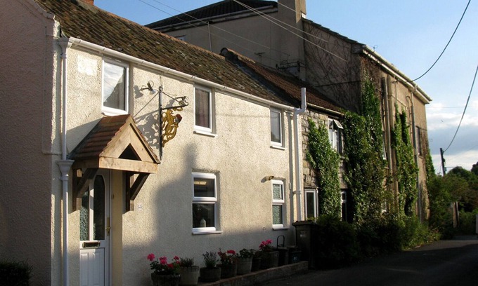 Glastonbury House | Double Bed Room for 1 or 2 People in Central Glastonbury