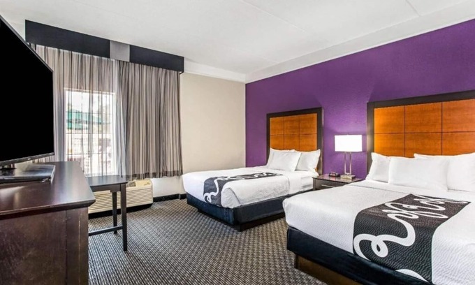 Airport North Hotel | Double Bed Room | Great for Families | Free Breakfast & Shuttle | Onsite Pool