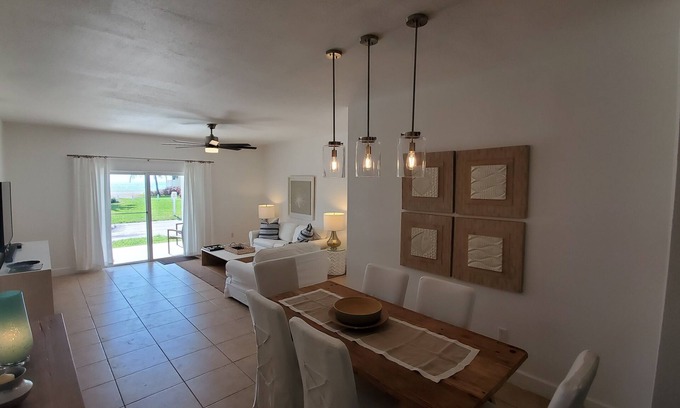Alice Town Villa | "Double Date at the Beach" Oceanside 2 Bedroom/2 Bath
