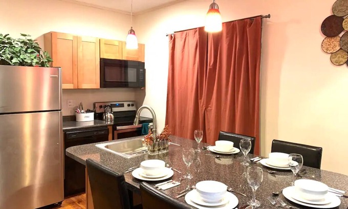 Niagara Falls House | Double Houses Accommodates 18 with Free Off-Street Parking - USA