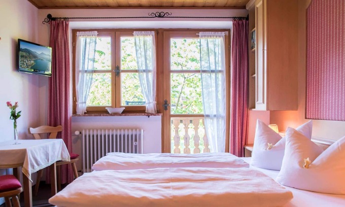 Kreuth Apartment | Double Room 2 + 4 - Gästehaus Becher, Kreuth-Point