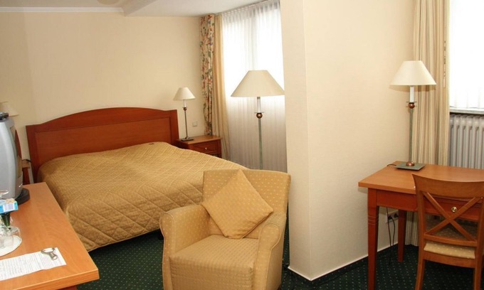 Waldbreitbach House | Double Room for Single Use - Hotel zur Post Waldbreitbach