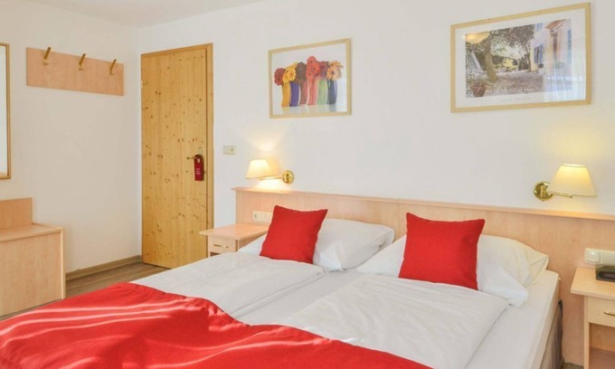 Bad Bayersoien House | Double Room (No. 1, 2, 3, 4, 9) - Landhotel zum Metzgerwirt