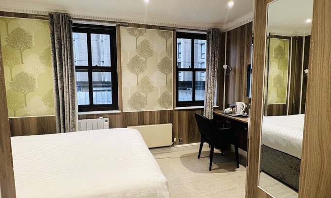 London City Centre Apartment | Double room with private bathroom in a shared flat. *bloomrooms@LeicesterSquare*