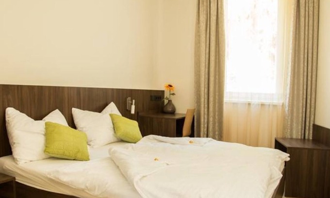 Loretto House | Double room with shower & toilet - B u. B Villaverde