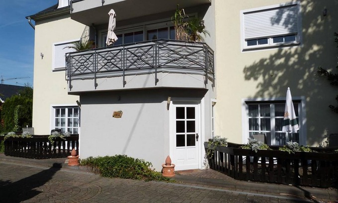 Mehring Apartment | Double room with shower and toilet - Winzergasthof "Zum Kellerstübchen"